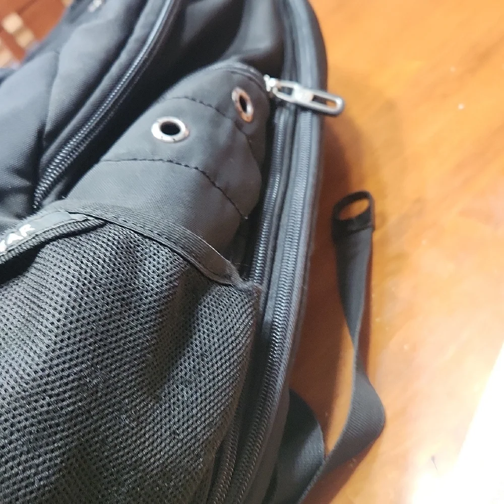 SwissGear Black Backpack with Padded Straps and Sturdy Design